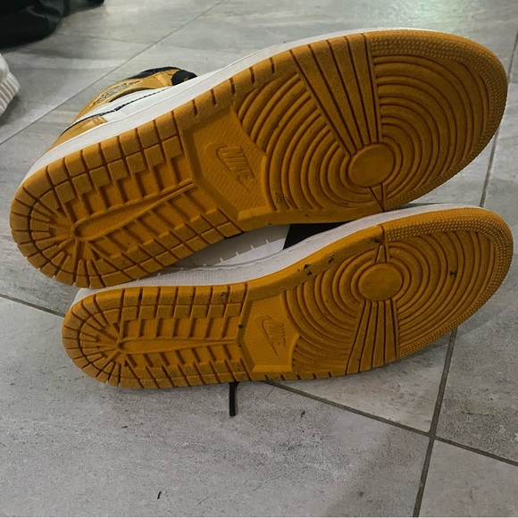 Nike Air Jordan 1 Mid Taxi Shoes White Black Yellow Size 6.5 - Picture 2 of 5